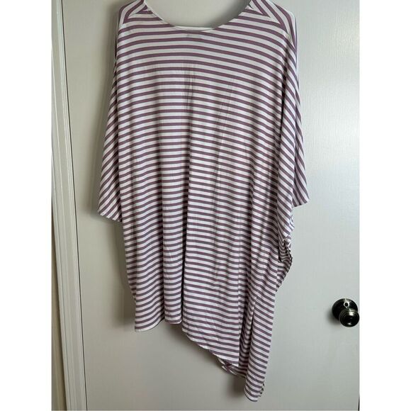 Yana K NWT size One Size asymmetrical V neck top - purple white poncho style - Picture 9 of 9